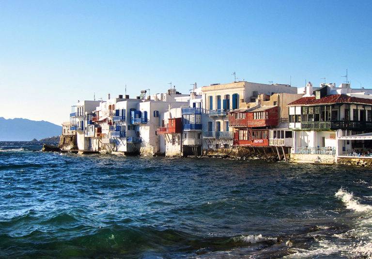 About Me: Mid Range Travel Blogger | The Invisible Tourist