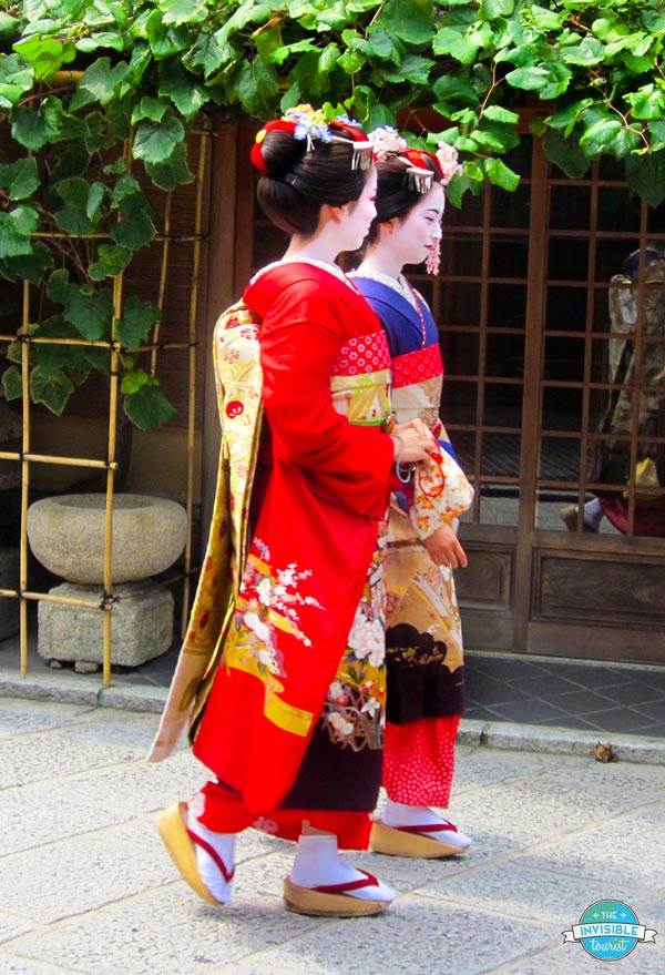 Geisha & Maiko in Gion, Kyoto | The Invisible Tourist